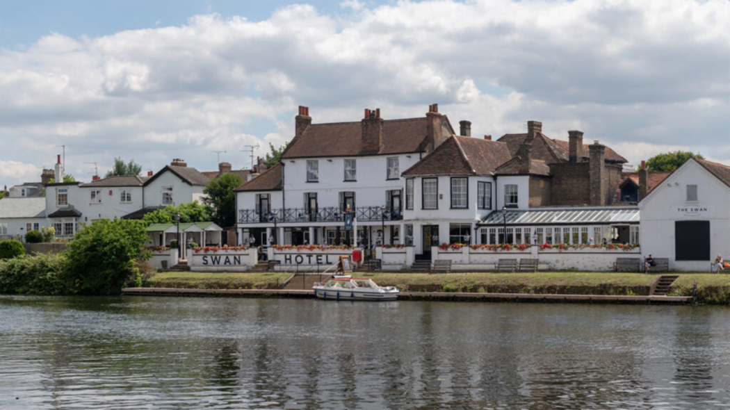 The Swan Hotel overlooking the Thames